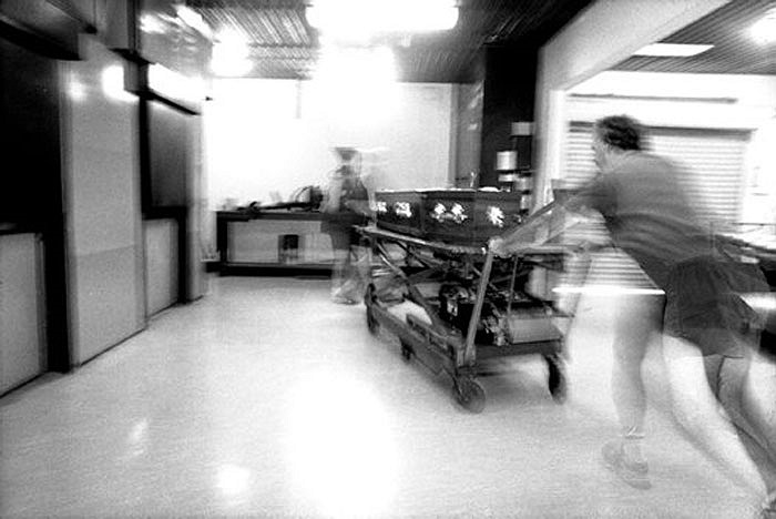 Những nhân viên làm việc tại đây phải chia ca thay nhau trực không được nghỉ các ngày Chủ Nhật, ngày lễ.