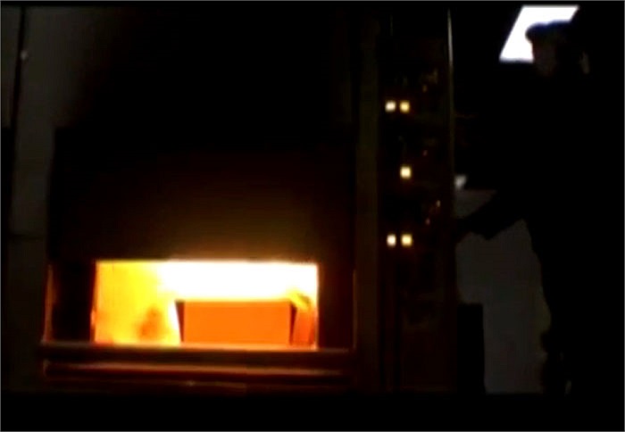 Sau khi cửa được đóng lại bên trong lửa tiếp tục cháy từ 2 tiếng rưỡi đến 3 tiếng.