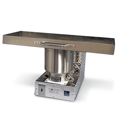 Máy nghiền tro cốt được thiết kế có khay hứng rộng phía bên trên.