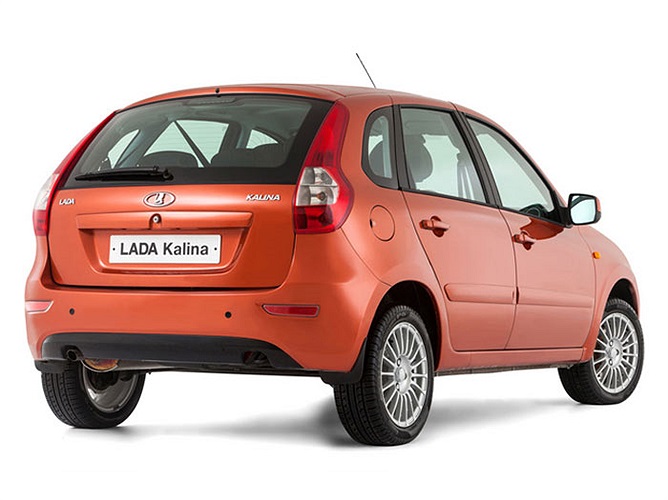 Kalina phiên bản tiêu chuẩn khá khiêm tốn về trang bị nhưng phiên bản cao cấp gây ấn tượng khi có thêm cảm biến gạt mưa, hệ thống giải trí với màn hình cảm biến... 