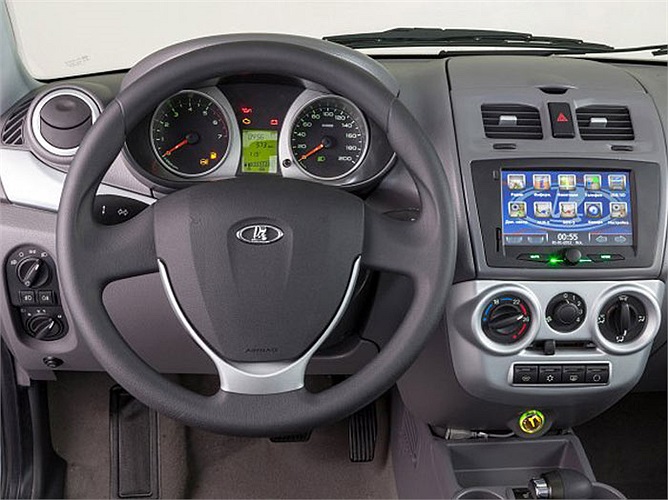 Theo nhà sản xuất, một phiên bản khác có trang bị hệ thống ổn định điện tử, phanh ABS và nhiều túi khí hơn sẽ được xuất khẩu sang thị trường Châu Âu vào nửa cuối năm nay. 