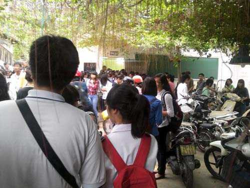 Học sinh luyện thi