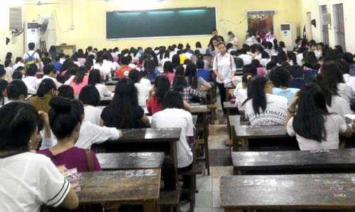  Lớp luyện thi rộng đến hàng trăm mét vuông.