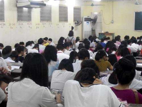 Lớp học kín chỗ ngồi.