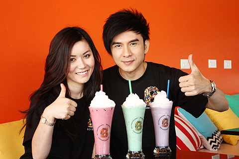 Được biết nhà hàng của Đan Trường rất lịch sự, sang trọng, với thực đơn lên tới 140 món ăn.