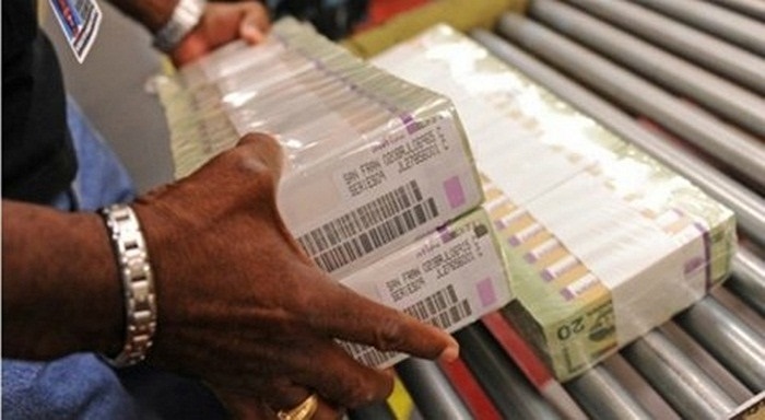 Quá trình in tiền trải qua nhiều công đoạn. Mỗi bản in tiền đều gồm hàng loạt các chi tiết phức tạp để gây khó khăn cho việc làm giả.