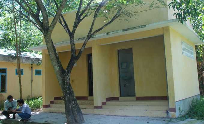 Nhà vệ sinh sau khu phòng học