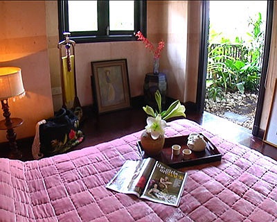 Ngài cửa phòng ngủ luôn là những khóm cây xanh mát tạo cảm giác thư thái cho mắt nhìn.