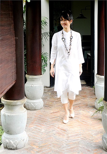 Hàng hiên lát gạch đỏ và những bức mành tre là hình ảnh quen thuộc với những không gian nhà xứ Bắc.