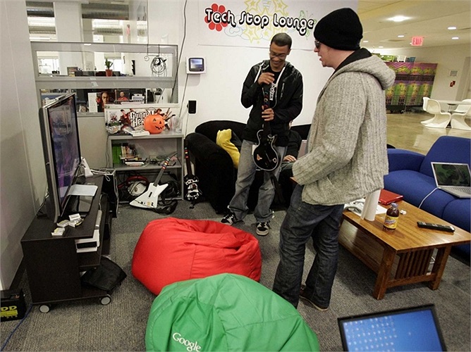 Ở New York, Mỹ các nhân viên có thể nghỉ giữa giờ và chơi Guitar Hero