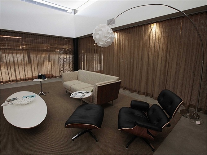 Không có bất kì đồ công nghệ nào được phép mang vào phòng họp trong văn phòng Google Los Angeles