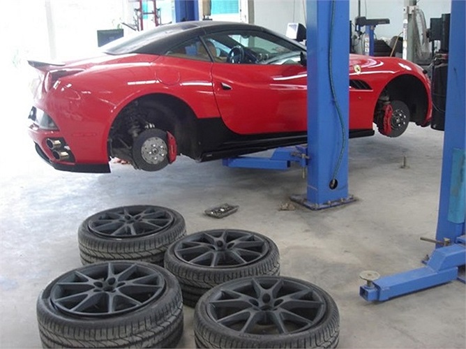 Bộ vành cũ cũng được tháo ra và thay mới bằng bộ vành Hamann để đồng bộ với bodykit.