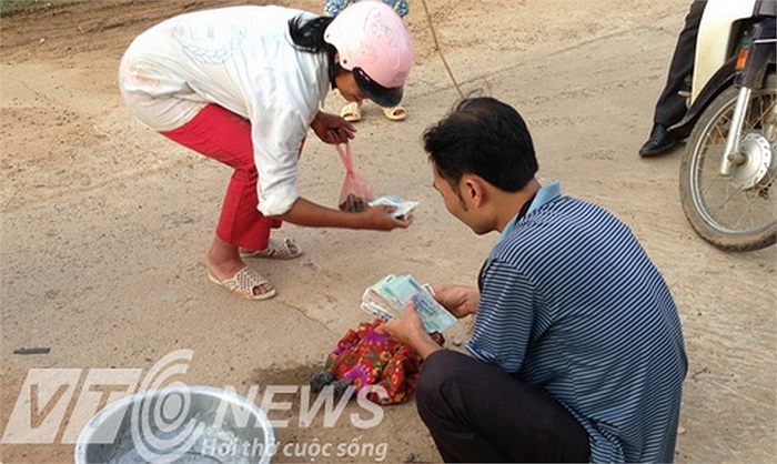Hàng trao - Tiền trao, rất nhanh chóng