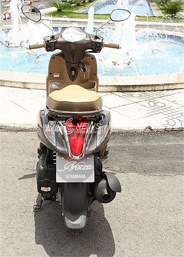 Xe được xác định nhắm tới khách hàng nữ khi có trang bị nhiều tiện nghi phục vụ chị em như nắp bình xăng cạnh phần yếm trước, chỉ cần ấn rồi vặn chìa khóa là tự bung, cốp rộng.