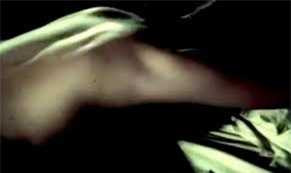 cô gái trên sông