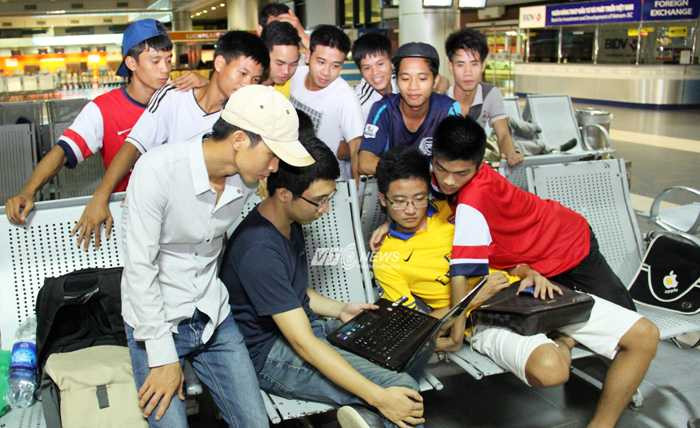 Fan Arsenal ở Nội Bài