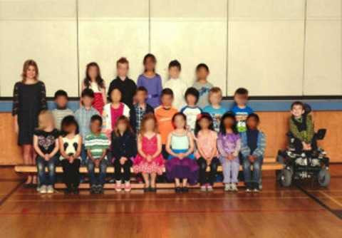 hình ảnh bé 7 tuổi bị cách ly