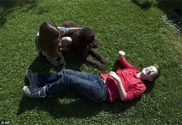 Hiện tại, Wren đang được bác sĩ tiêm thuốc để trì hoãn tuổi dậy thì cho đến khi em được 16 tuổi, điều này là nhằm cho cậu có thêm thời gian quyết định điều trị nội tiết tố nam. 