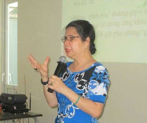 Học sinh tù mù giới tính