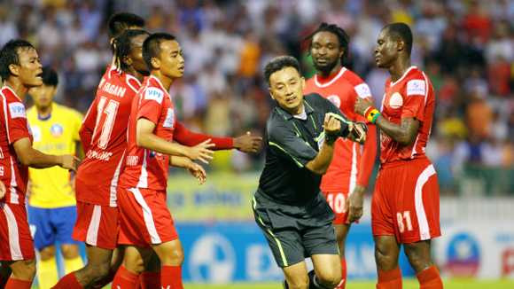 Ông Trí từng bị CĐV Hải Phòng đuổi đánh