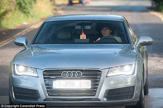 Trước khi đến sân tập trung cùng các đồng đội để chuẩn bị cho loạt đấu thứ 4 Ngoại hạng Anh cuối tuần này