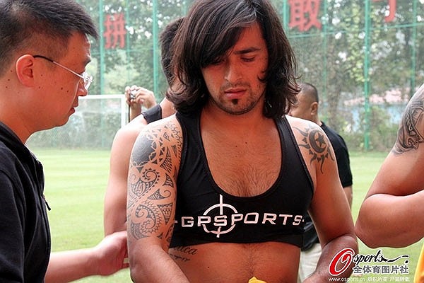 Sau khi hình ảnh Ibrahimovic thoải mái sử dụng áo hỗ trợ này được tung lên mạng, nó đã trở thành mốt ở Trung Quốc