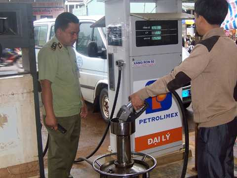đoàn liên ngành kiểm tra cây xăng