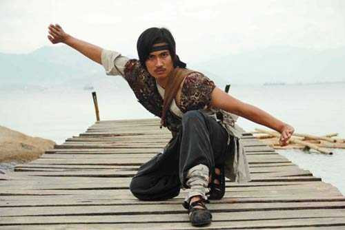 Chàng cascadeur 9X điển trai, giỏi võ