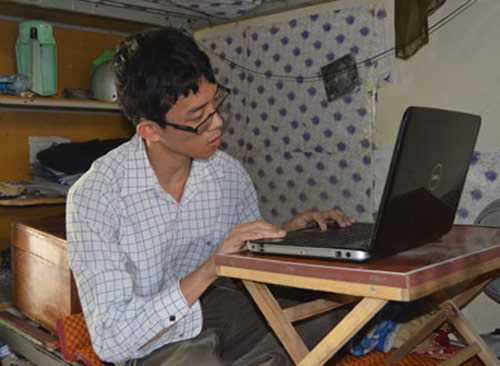 "Say mê" bên chiếc máy vi tính