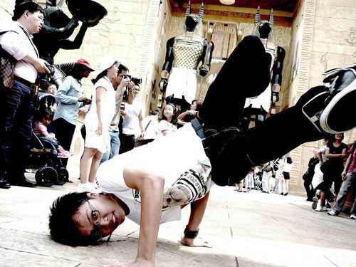 Màn biểu diễn hip hop điêu luyện của Lâm