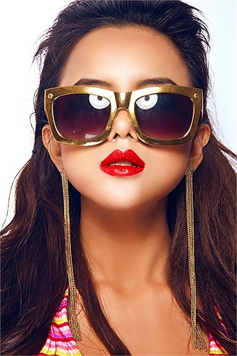 Cô là DJ chuyên nghiệp với sở trường dòng nhạc House.