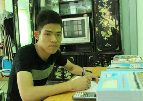 thủ khoa, mồ côi, éo le, học giỏi, bà nội