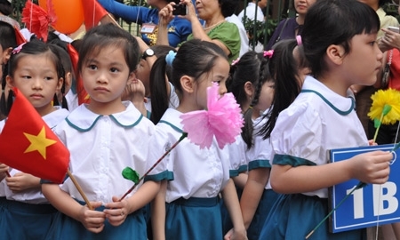  Học sinh lớp 1 trong ngày khai giảng năm học 2012. 