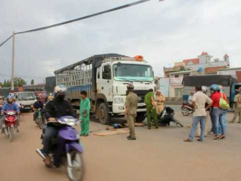 TP.HCM, tai nạn, xe tải, thiếu niên, bất lực, Bình Dương, quốc lộ 1A