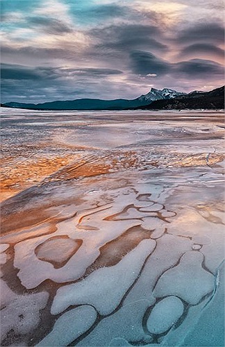 Những bức ảnh ấn tượng về hồ Abraham là tác phẩm của Darwin Wiggett và Chip Phillips. 