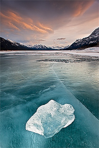 Hiện tượng này không chỉ xảy ra tại hồ Abraham mà còn ở hàng triệu nơi chứa nước khắp vùng Bắc Cực. 