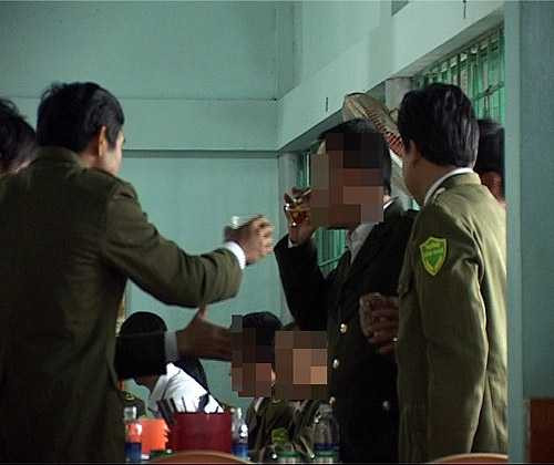 ăn cắp giờ công