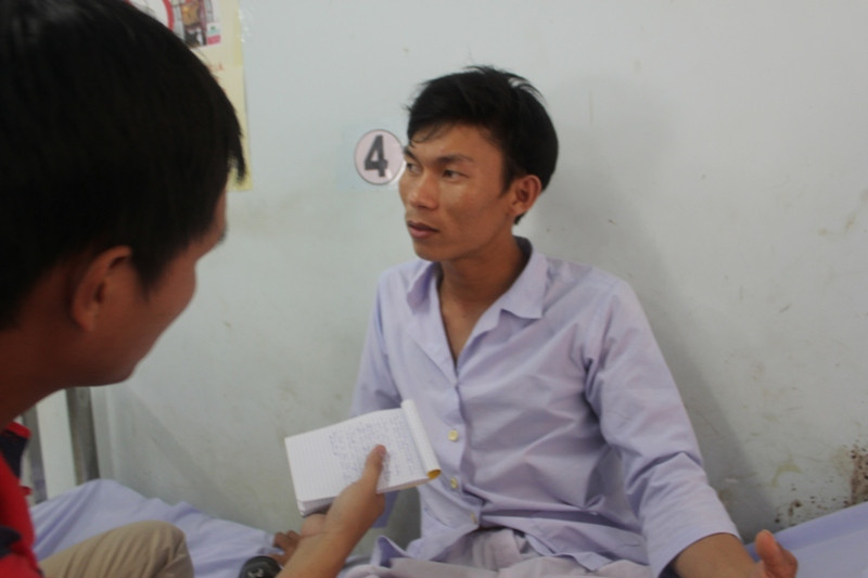 Anh Văn Cương -n gười leo lên mũi tàu đầu tiên và giữ được chiếc điện thoại không bị nước nhấn chìm để liên hệ lực lượng cứu nạn