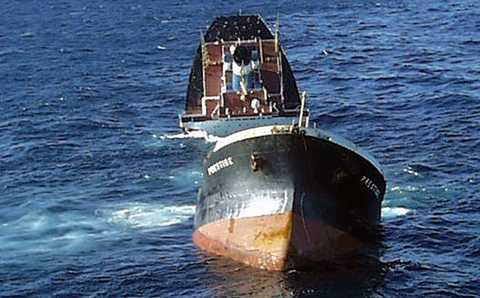 Chìm tàu chở gần 100 người tị nạn