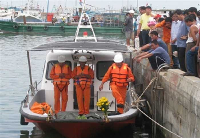 chiến công, cứu nạn, chìm tàu, cần giờ, thi thể, nạn nhân