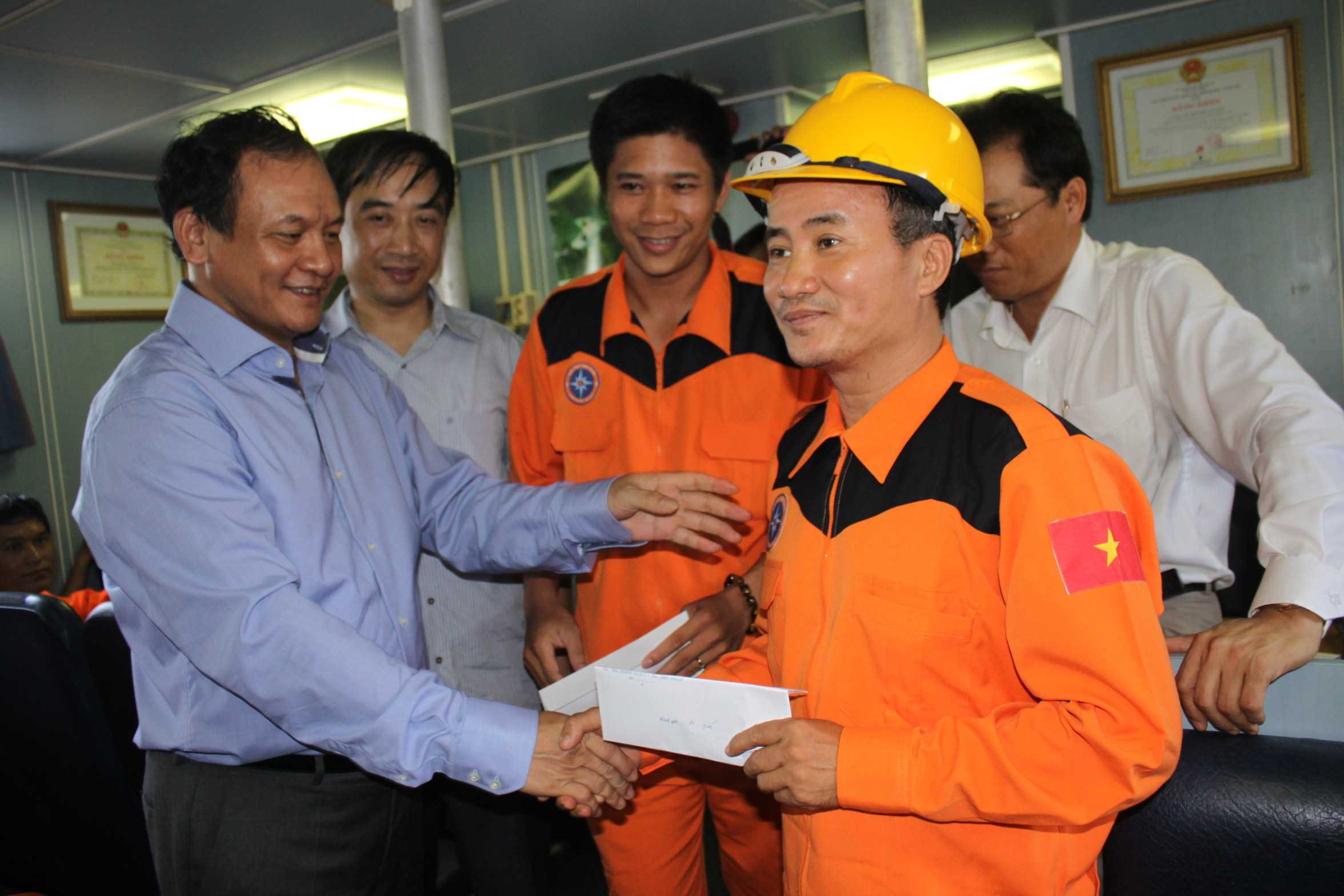 Cục trưởng Cục Hàng Hải VN- Nguyễn Nhật đánh giá cao, ghi nhận công sức của lực lượng cứu hộ