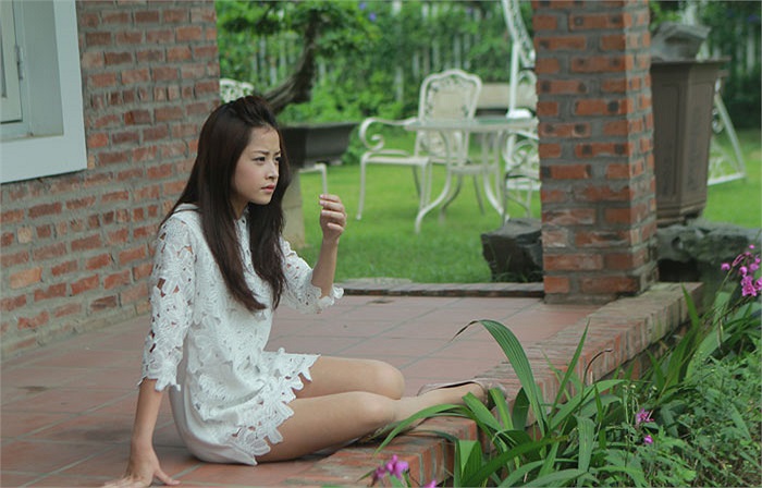 Cô nàng vừa hoàn thành bộ phim ngắn với những góc quay rất điện ảnh của đạo diễn trẻ Đỗ Thanh Hà mang tên Chập chờn