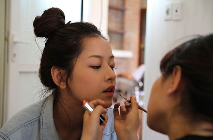  Trong quá trình Nam được đưa đến bệnh viện, anh bắt gặp một giấc mơ. Mỗi lần anh thức dậy đều là sinh nhật của mình và anh bỏ phí qua những khoảnh khắc quan trọng nhất trong đời. Những người đưa anh đến bệnh viện ngày hôm đó xuất hiện trong giấc mơ 