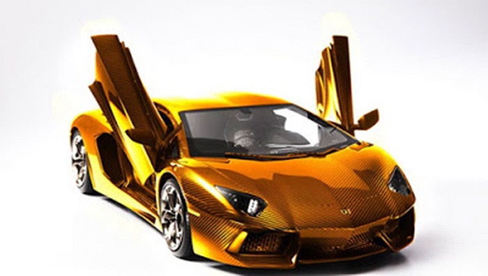 Thương hiệu lừng danh Lamborghini Aventador LP700-4 của nhà sản xuất Italia này đang 'oằn mình' cõng trên lưng 1.400 viên kim cương, kết hợp bạt che cùng với bạch kim và vàng nguyên chất.