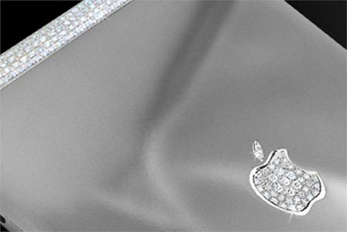 Hợp tác với hãng độ xe Romeo Ferraris, nhà độ Fenice Milano còn tăng tính năng vận hành cho chiếc Fiat 500 Convertible Abarth nguyên bản bằng một bộ kit