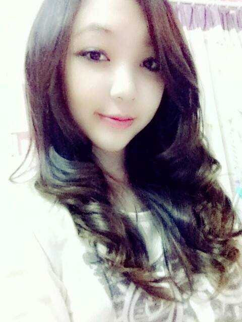 Chủ nhân của những tờ giấy nháp 'bá đạo' là một nữ sinh xinh xắn