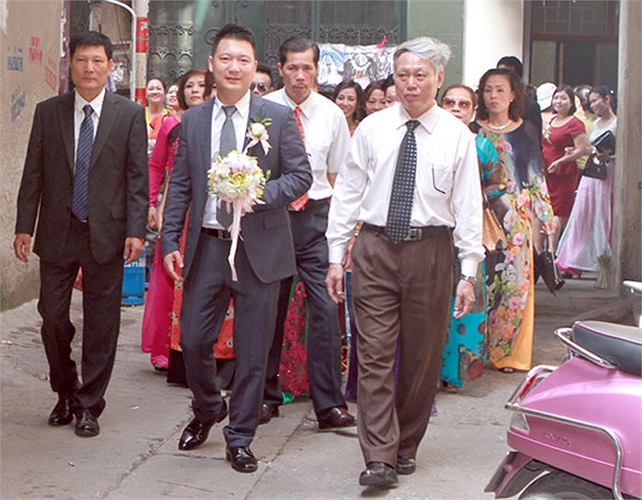 Sáng nay, lễ rước dâu của ca sĩ Mỹ Dung và chú rể Ngọc Tiến đã diễn ra theo nghi thức truyền thống