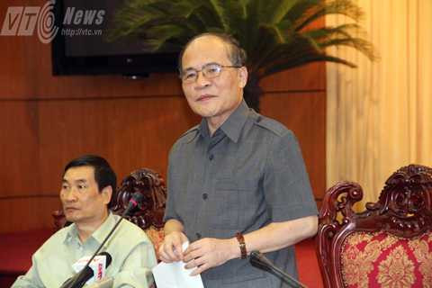 Chủ tịch Quốc hội Nguyễn Sinh Hùng mong các học sinh giỏi phải cố gắng hơn nữa 