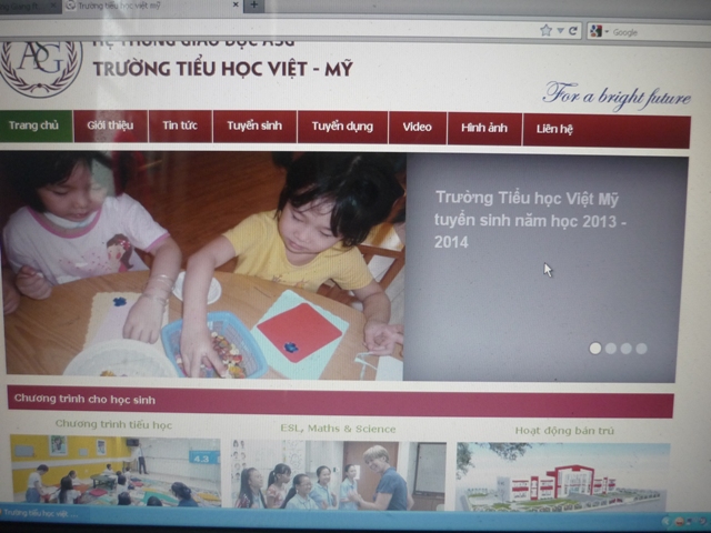 Trên trang web của trường tiểu học này có ghi rõ chỉ tiêu tuyển sinh các lớp