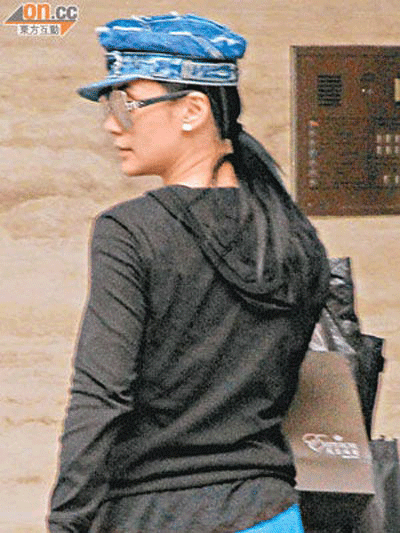 Chung Hân Đồng chia tay bạn trai sau 10 tháng hẹn hò